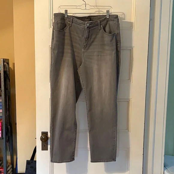 Chico's Light Gray Ankle Jeans - Picture 3 of 7
